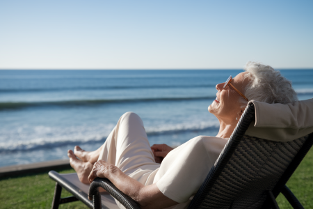 Séjours thérapeutiques pour seniors : quand la mer devient source de bien-être